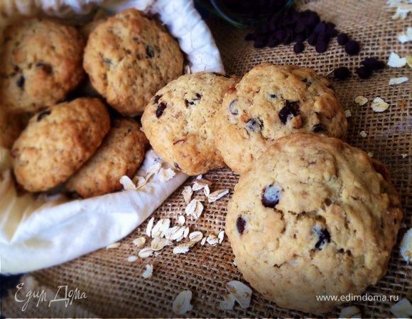 Овсяное печенье с шоколадными каплями и орехами Овсяное печенье с шоколадными каплями и орехами