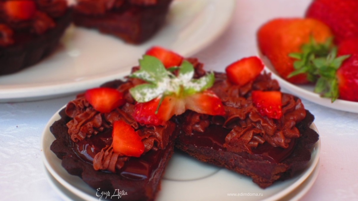 Шоколадные тарталетки с клубникой