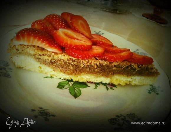 Миндальный пирог с клубникой Миндальный пирог с клубникой