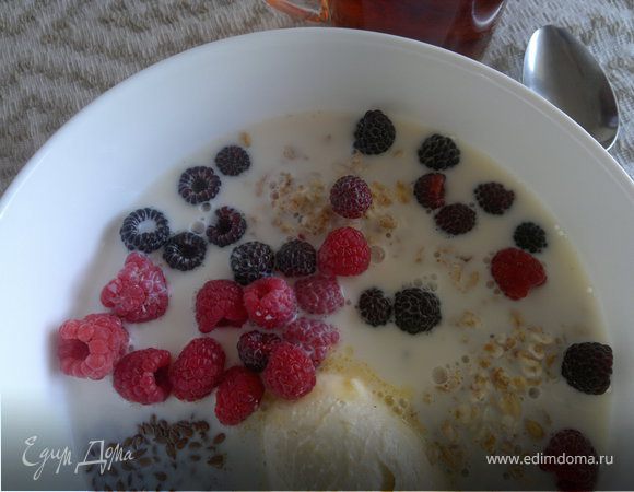 Овсянка с ягодами