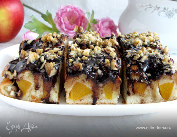 Фруктовая шарлотка с шоколадной глазурью Фруктовая шарлотка с шоколадной глазурью