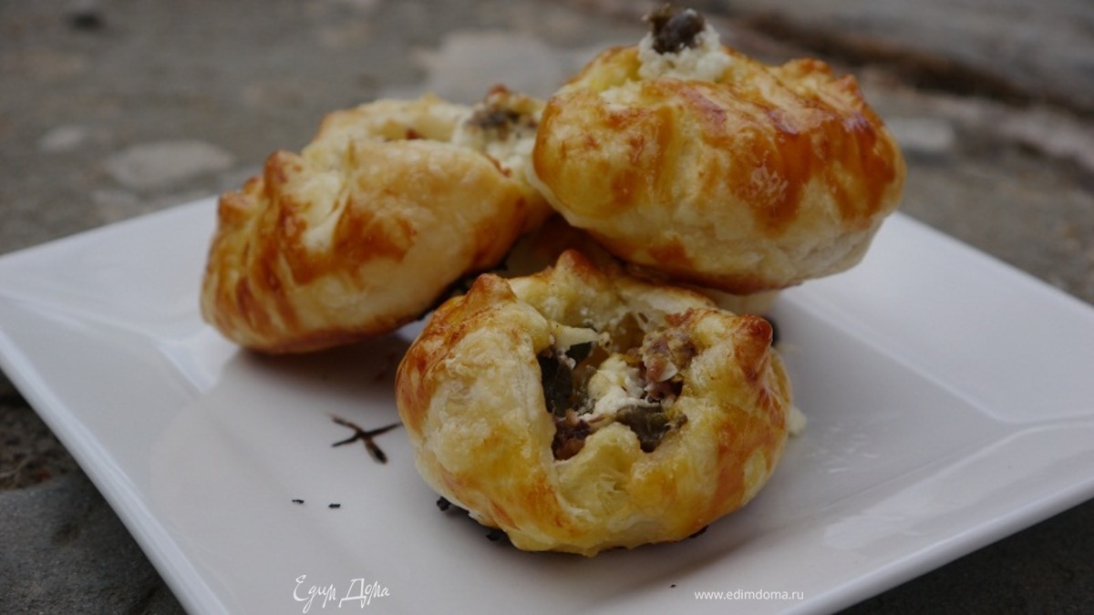 Конвертики с козьим сыром, каперсами и анчоусами