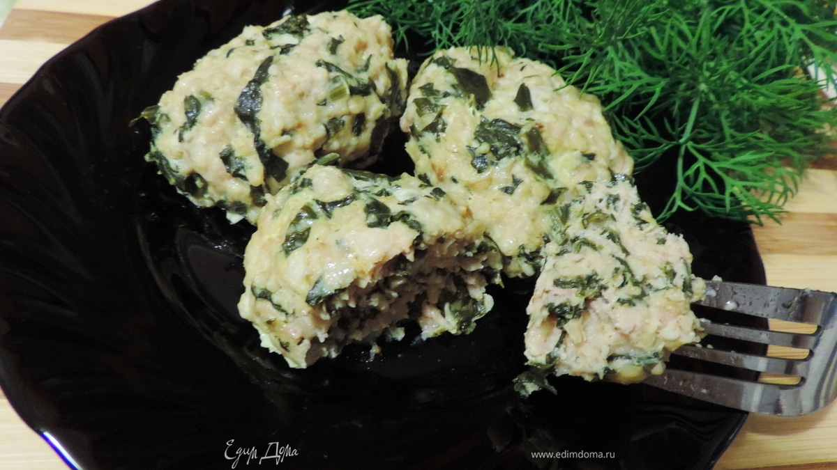 Паровые куриные котлетки со шпинатом