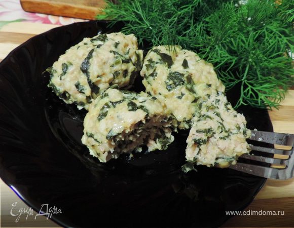 Паровые куриные котлетки со шпинатом Паровые куриные котлетки со шпинатом