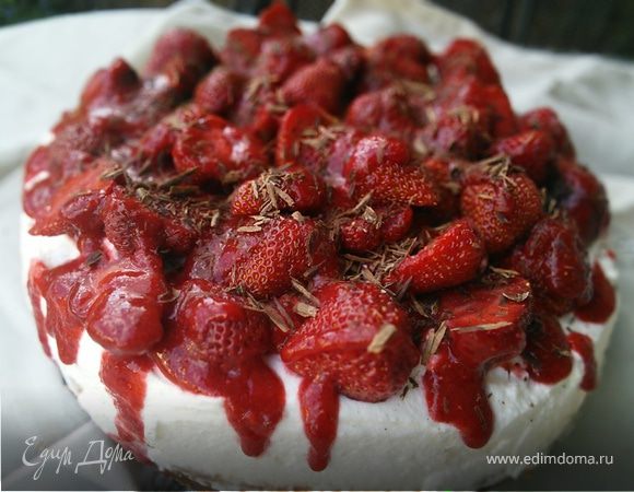 Кремовый чизкейк с клубничным соусом
