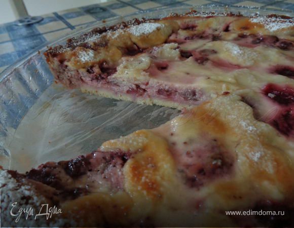 Ягодный пирог в нежной молочной заливке