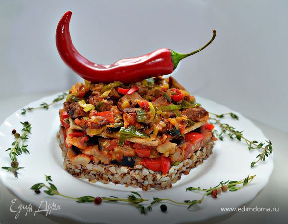 Мильфей с мясом, гречкой и овощами