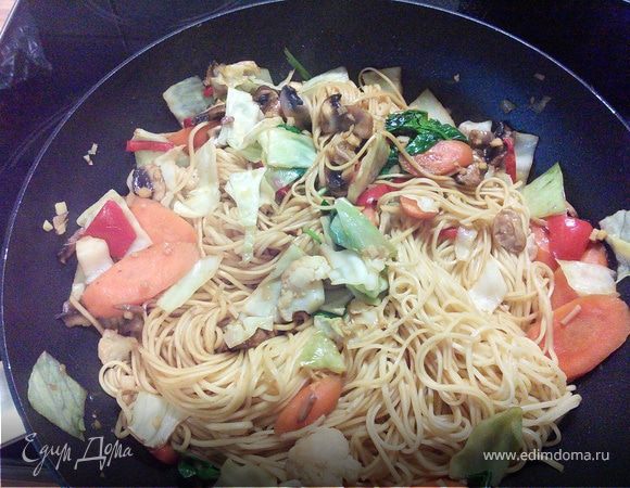 Китайская лапша с овощами Китайская лапша с овощами