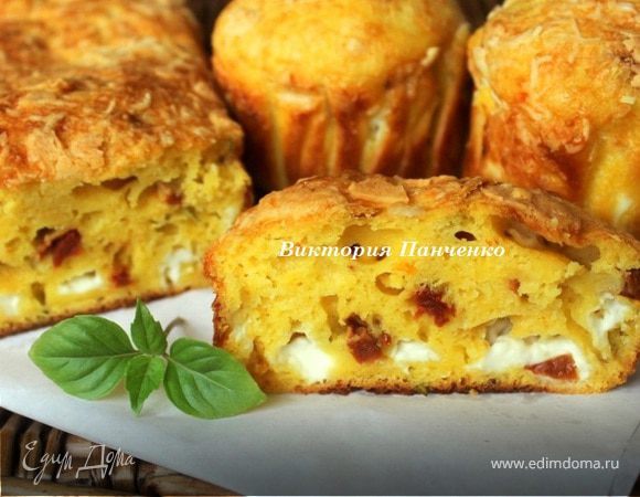 Закусочный кекс с фетаксой и вялеными томатами Закусочный кекс с фетаксой и вялеными томатами