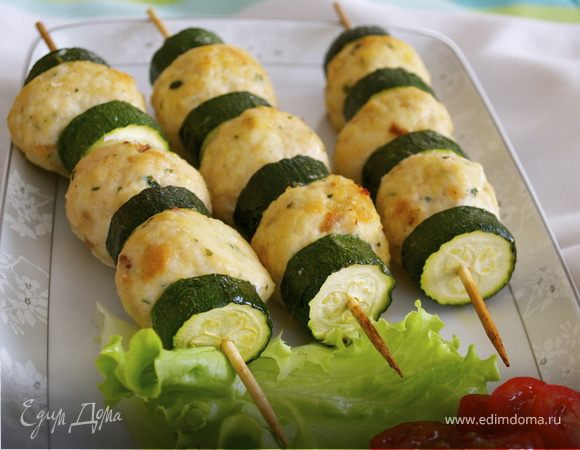 Летние шашлычки с цукини и куриными тефтельками (для Елены Ковач) Летние шашлычки с цукини и куриными тефтельками (для Елены Ковач)