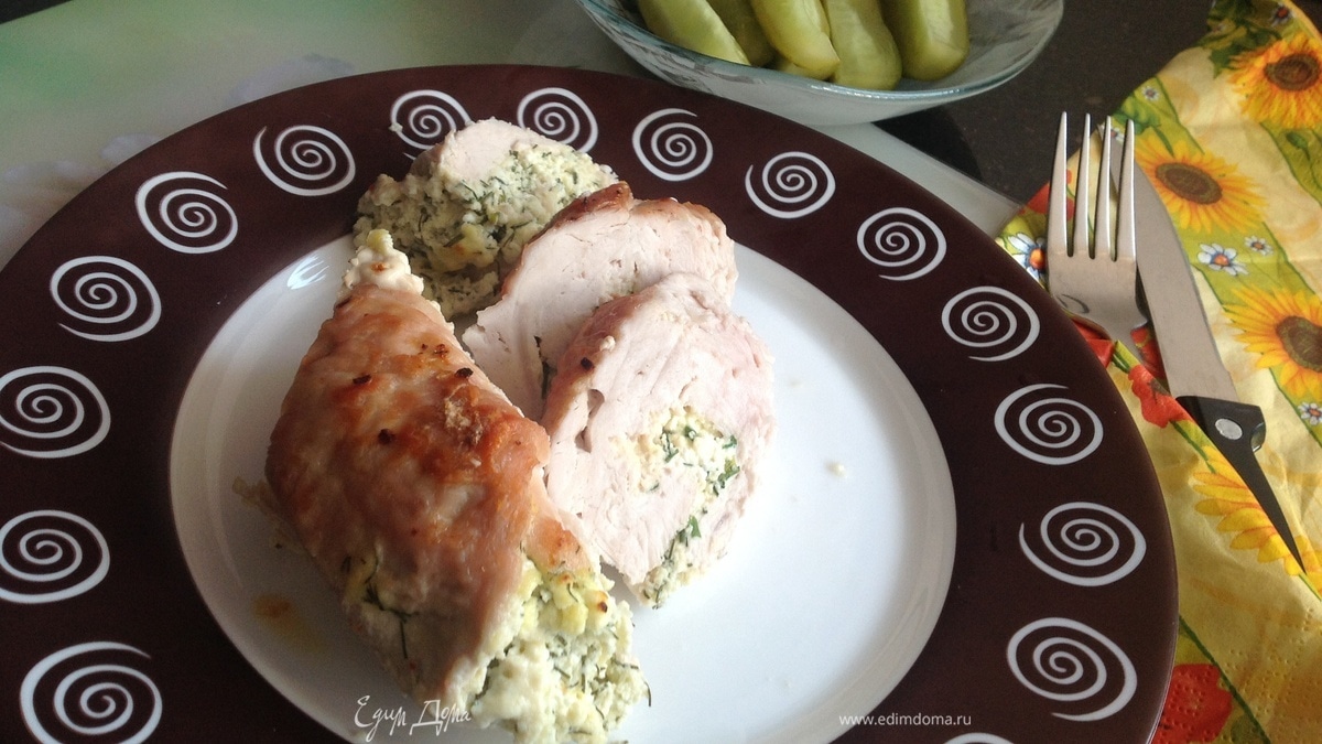 Рулеты из индейки с творогом и зеленью