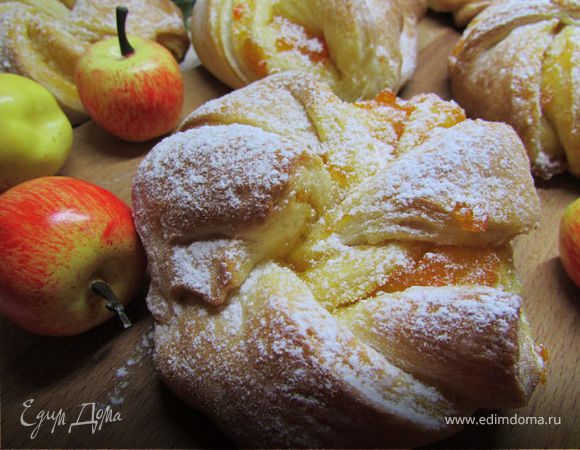 Булочки с абрикосовым джемом Булочки с абрикосовым джемом