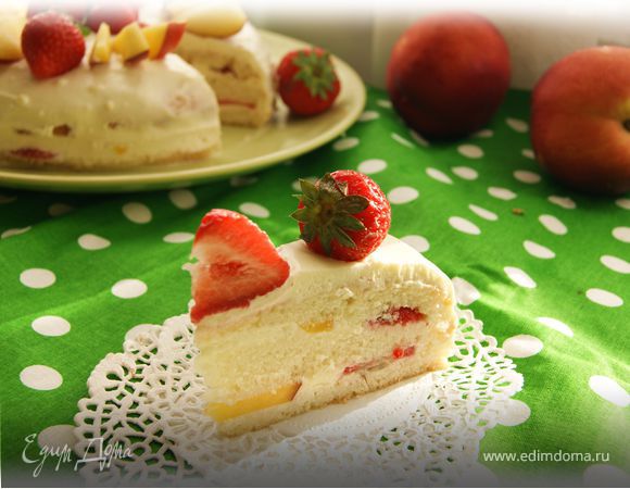 Бисквитный фруктовый торт со сливочным кремом к празднику "День семьи, любви и верности"