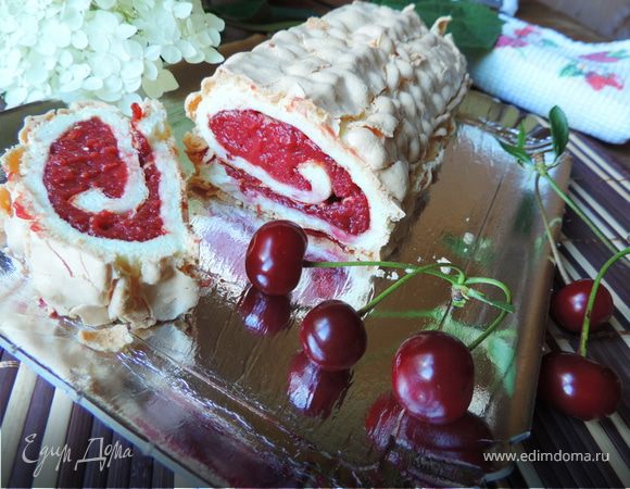 Меренговый рулет с вишневым курдом Меренговый рулет с вишневым курдом
