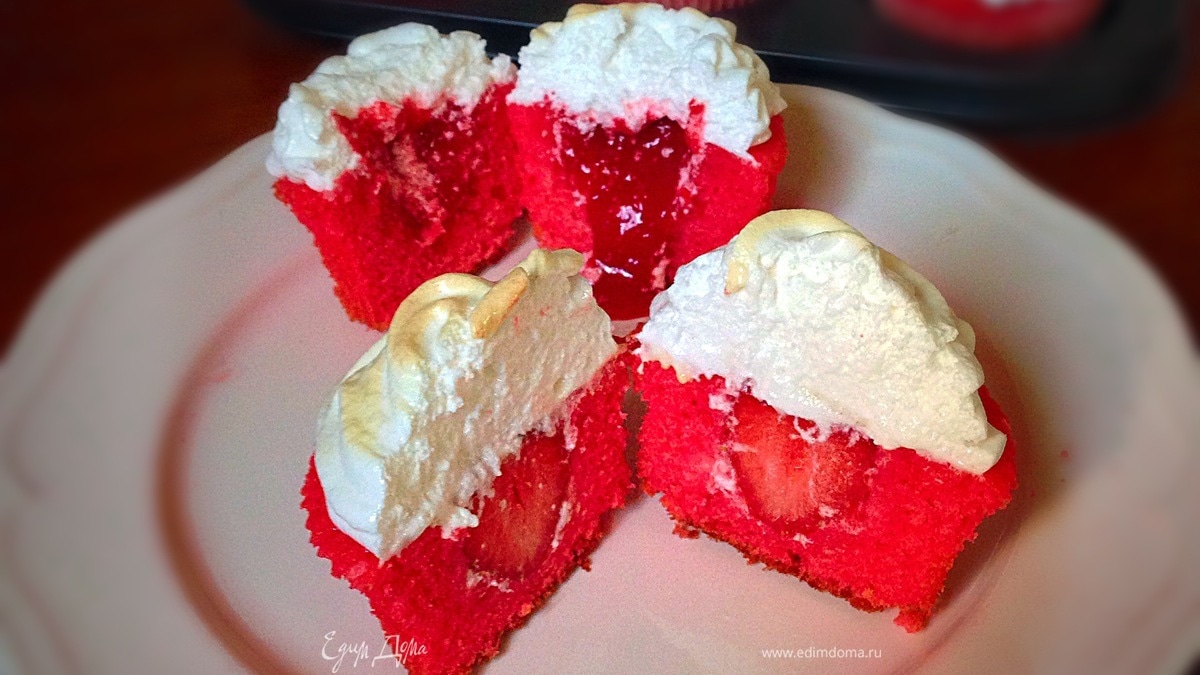 Клубничный капкейк