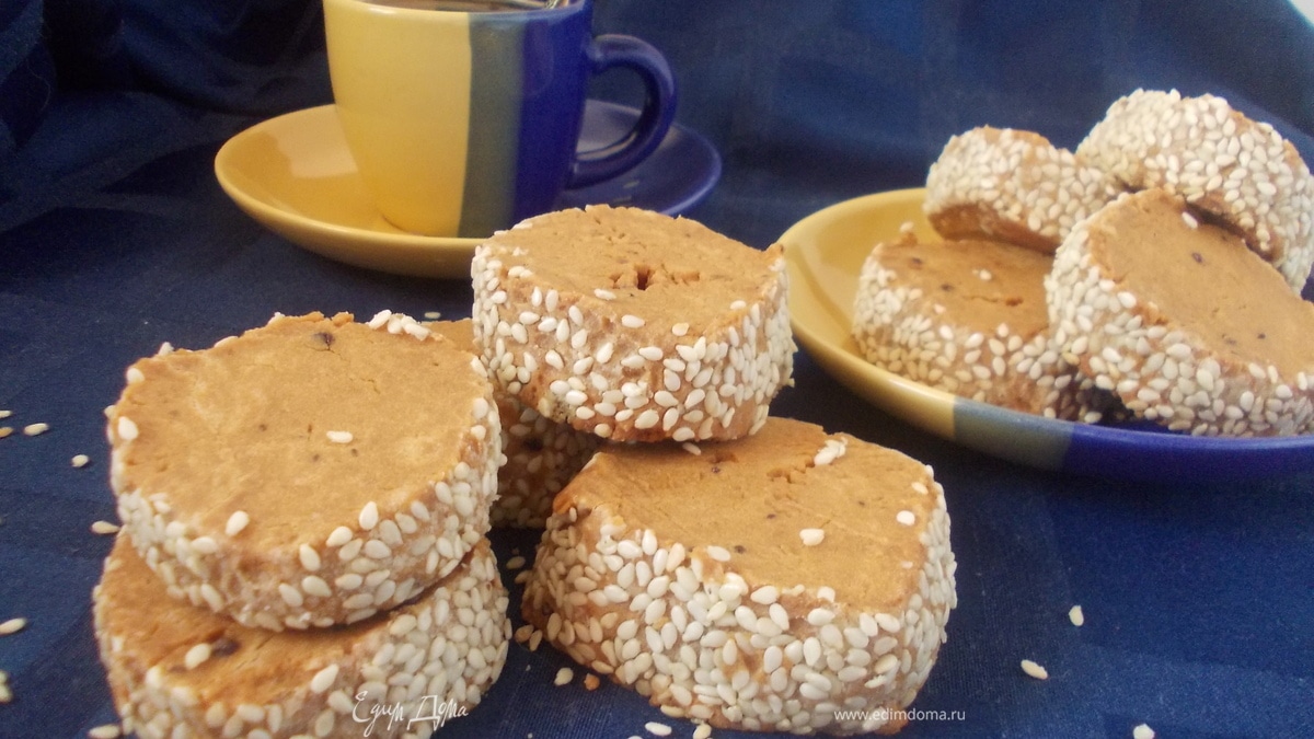 Карамельно-кофейное печенье в кунжуте