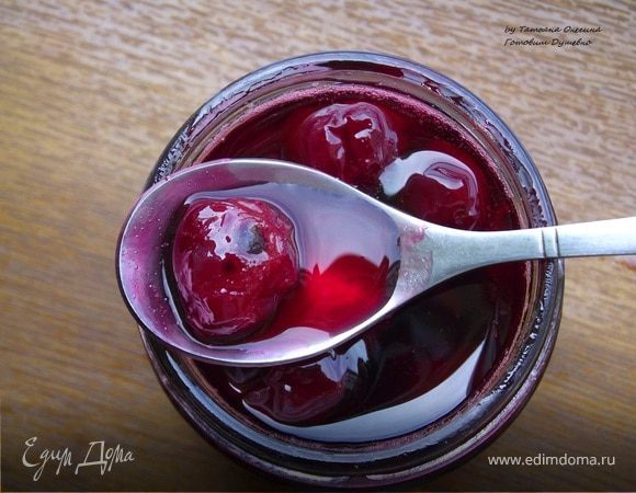 Варенье из вишни с корицей и коньяком Варенье из вишни с корицей и коньяком