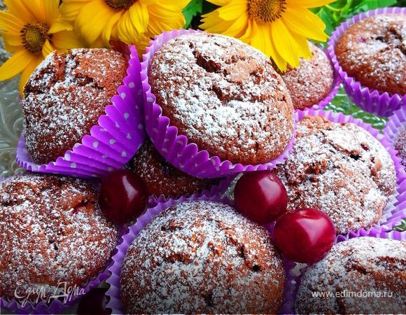 Шоколадные кексы с вишней