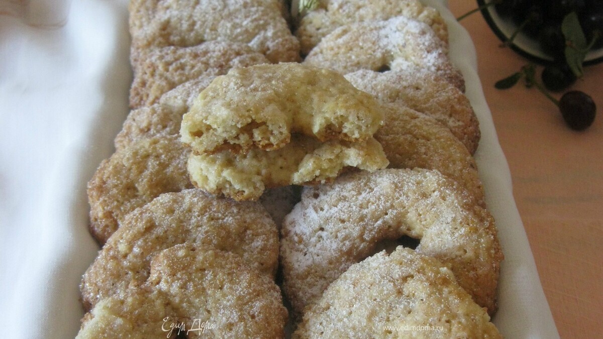 Итальянское печенье с орехами и белым вином