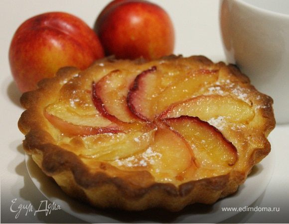 Сдобные тарталетки с нектарином Сдобные тарталетки с нектарином