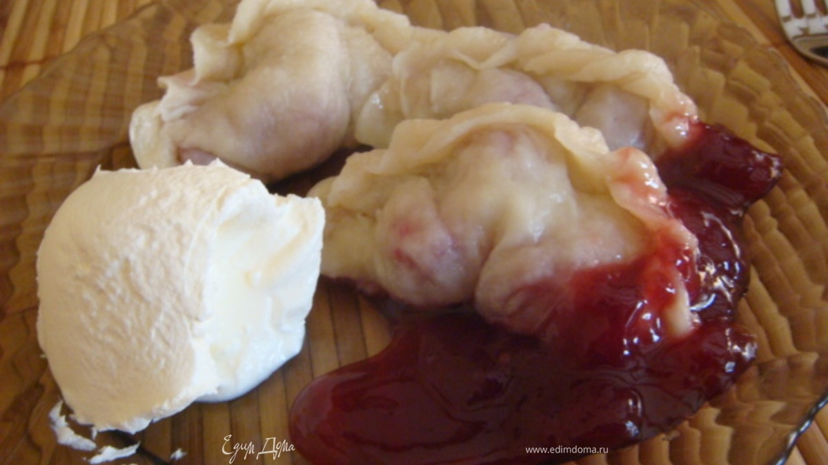 Вареники с вишней на пару