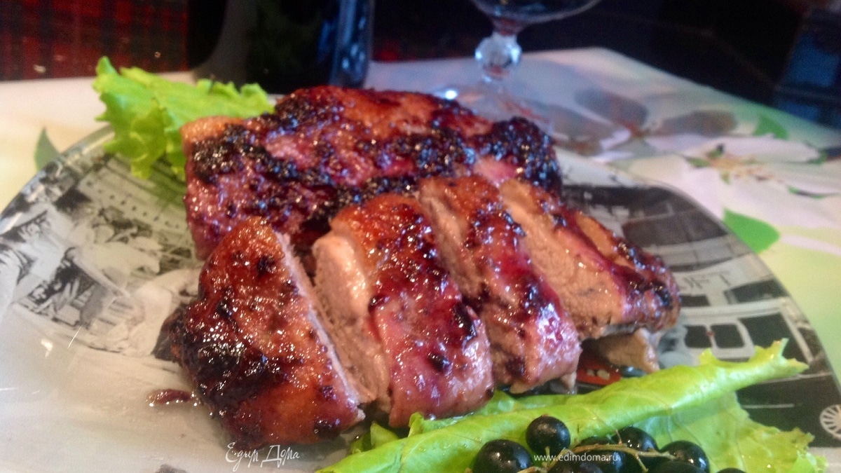 Утиные грудки в глазури из черной смородины