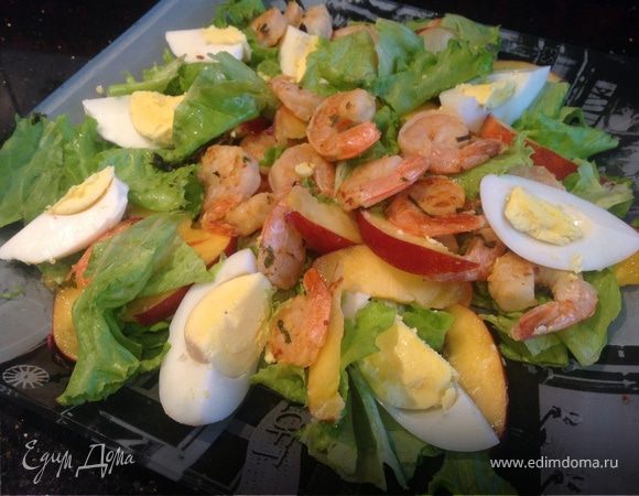 Салат с креветками и нектаринами Салат с креветками и нектаринами