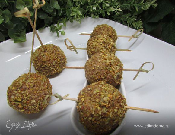 Печеночные шарики с жареным луком в фисташках Печеночные шарики с жареным луком в фисташках