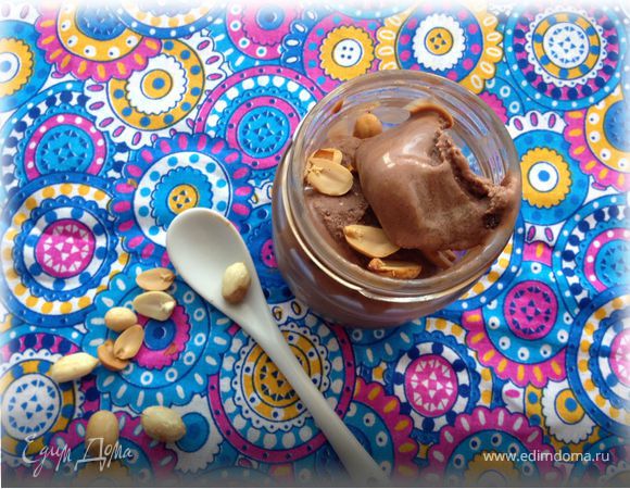 Шоколадно-арахисовое мороженое