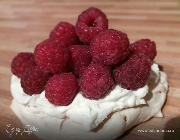 Пирожное "Павлова" со свежими ягодами