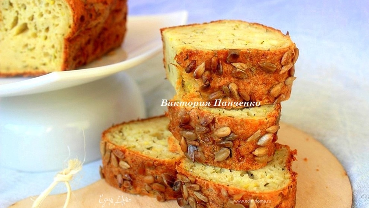 Закусочный творожный кекс с кабачком и укропом