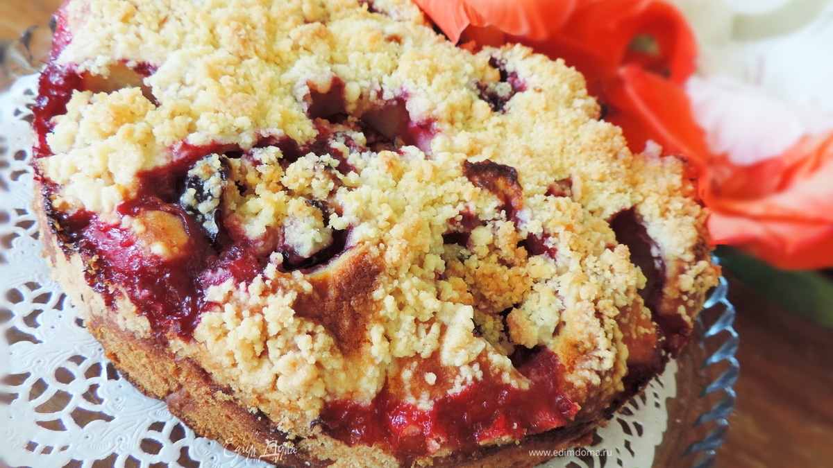 Изумительно вкусный сливовый обсыпной пирог