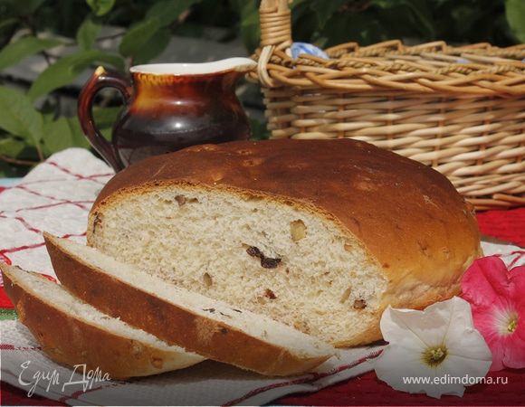 Булка с грецкими орехами