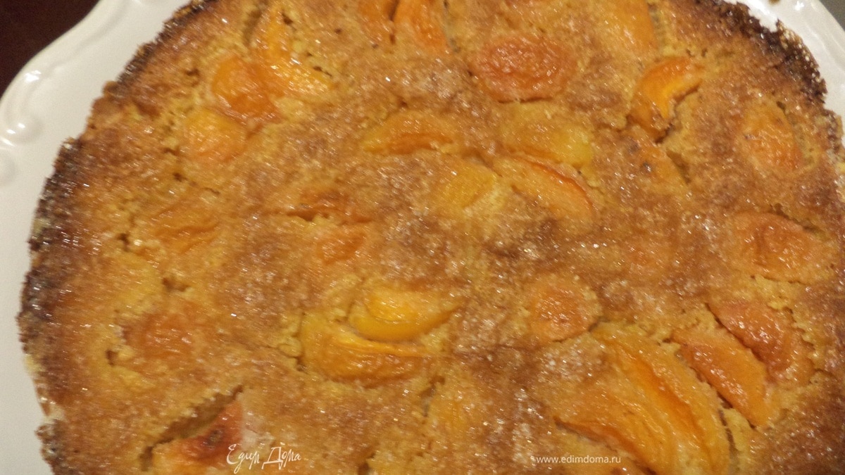 Тарт с миндальным кремом и абрикосами