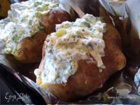 Картофель, фаршированный брокколи и сыром