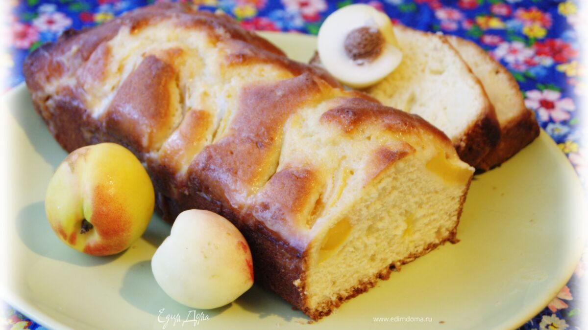 Йогуртовый пирог с персиками в сливочной заливке