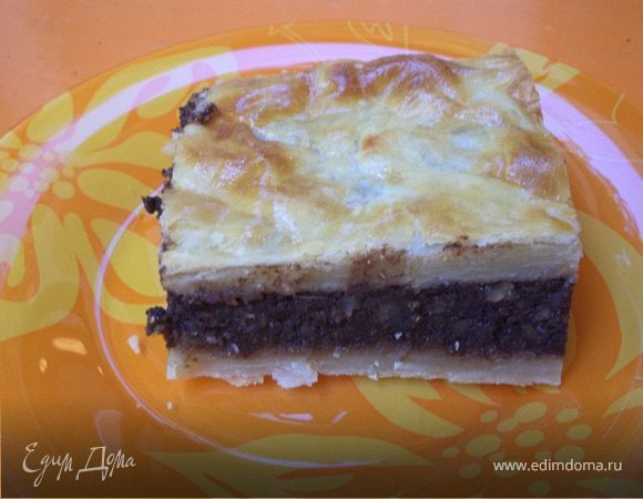 Пирог с шоколадно-ореховой начинкой