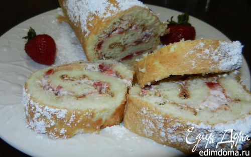 Рецепт Рулет с клубникой и сливками (Cream-filled cake roll)