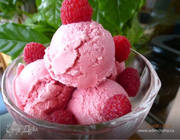 Ягодное мороженое на сливках