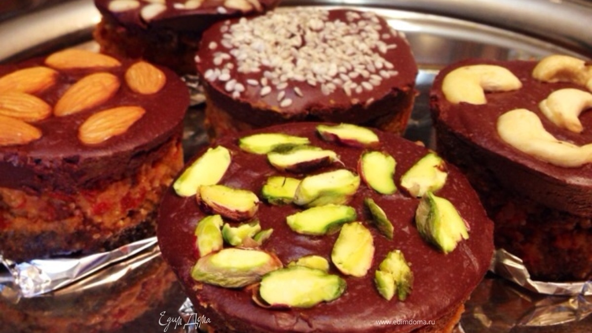 Сыроедные пирожные "Маскарад"