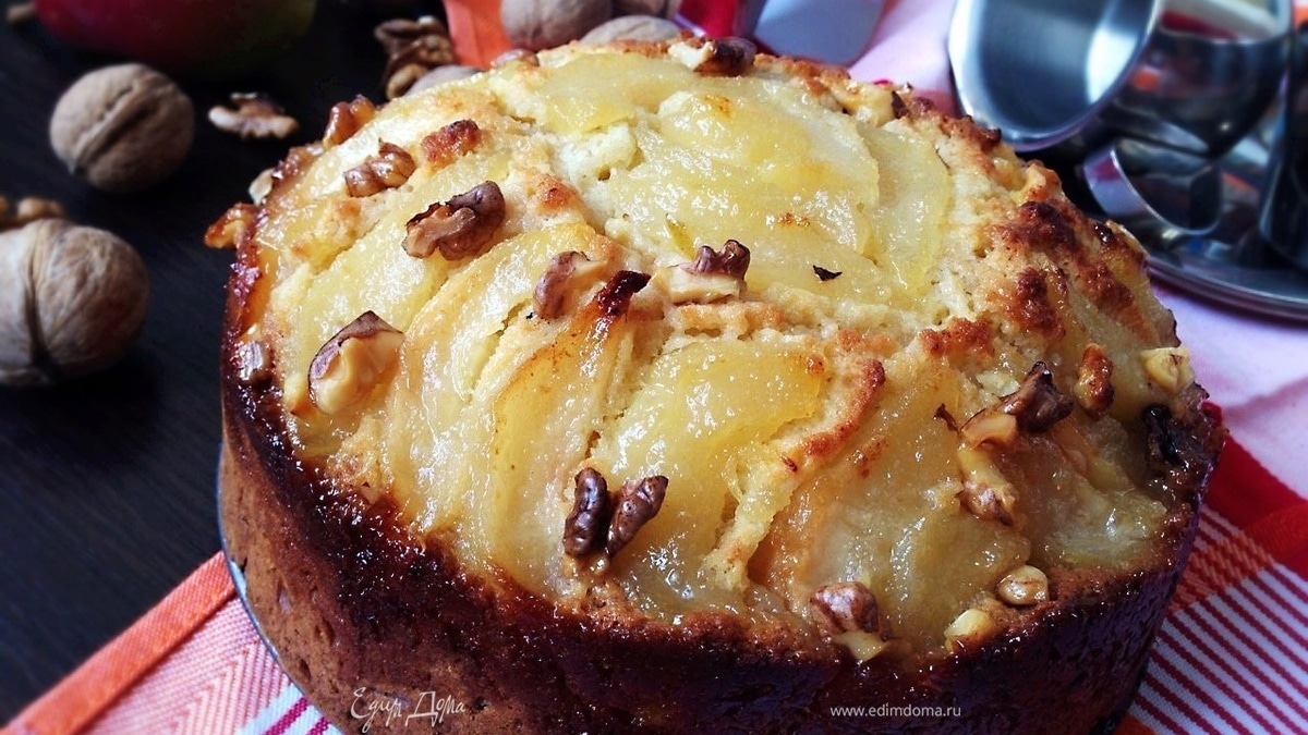 Пирог с карамелизированными грушами
