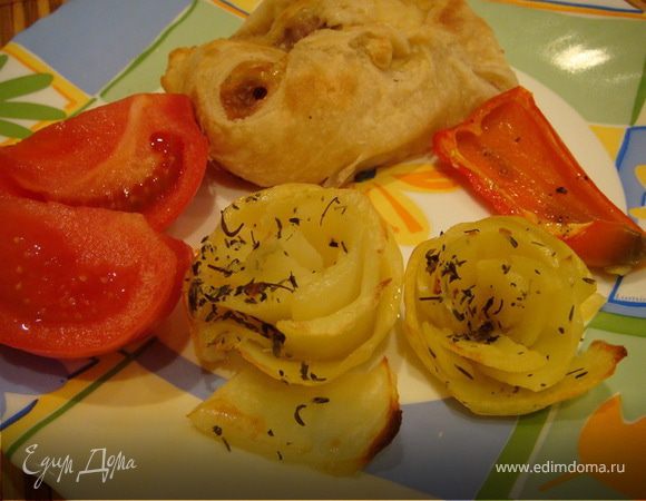 Курочка в слоеном тесте с картофельными розами Курочка в слоеном тесте с картофельными розами