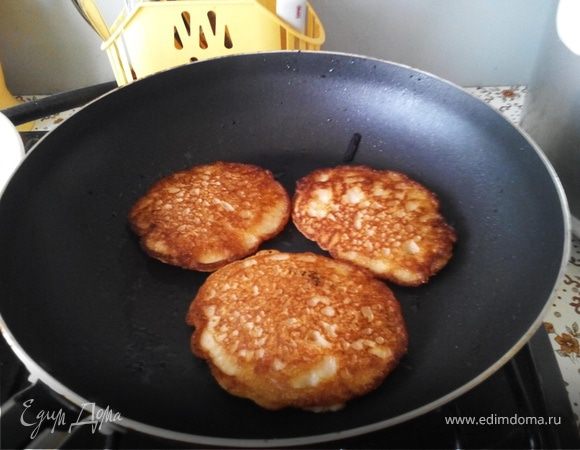 Оладушки с яблоками Оладушки с яблоками