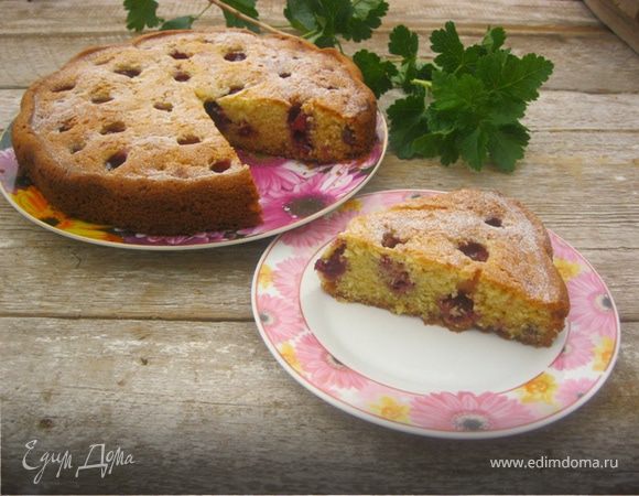 Сметанный пирог с клубникой