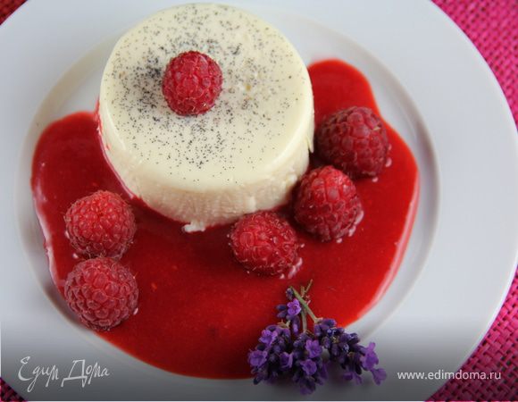Панна котта с малиновым кули Панна котта с малиновым кули