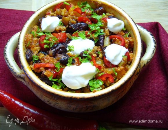 Чили кон карне с хрустящей фасолью