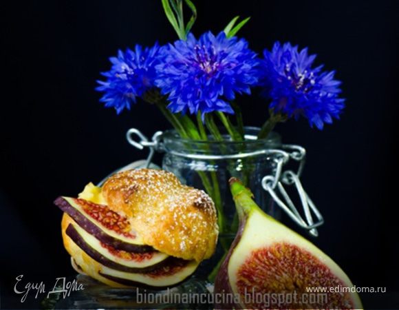 Профитроли с заварным кокосовым кремом и инжиром Профитроли с заварным кокосовым кремом и инжиром