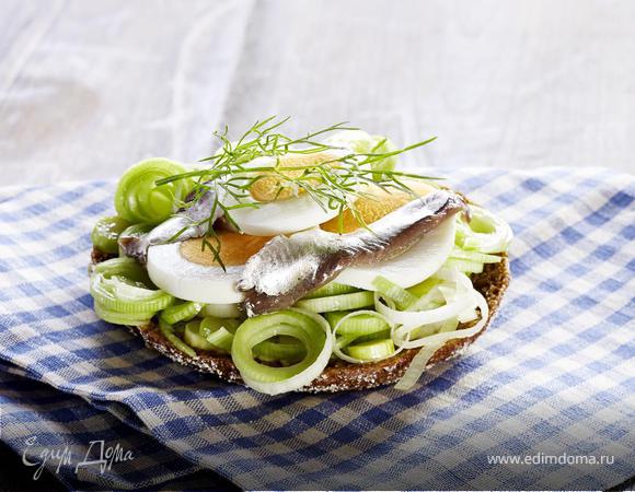 Сэндвич с анчоусом и яйцом Сэндвич с анчоусом и яйцом