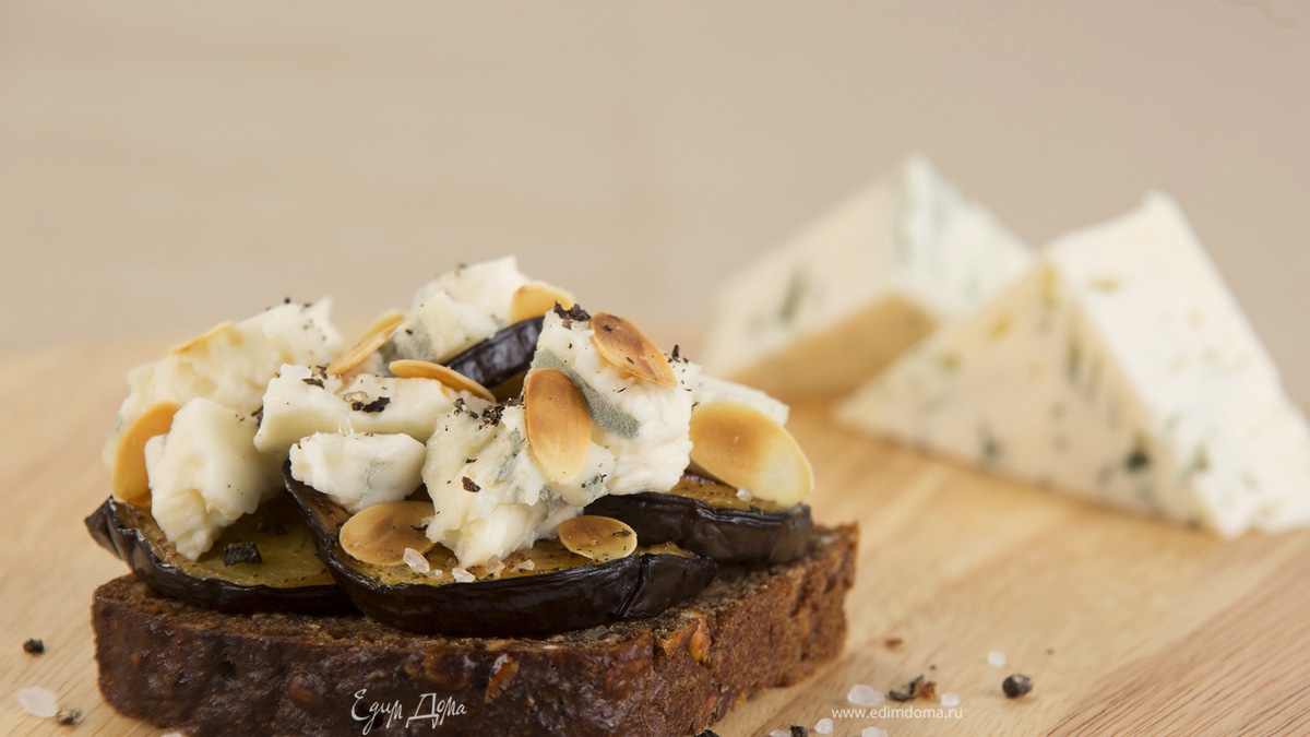 Сэндвич с баклажаном и горгонзолой