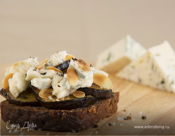 Сэндвич с баклажаном и горгонзолой